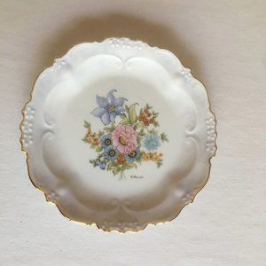 Hanging Plate Hand Painted And Signed 8" H Laurell